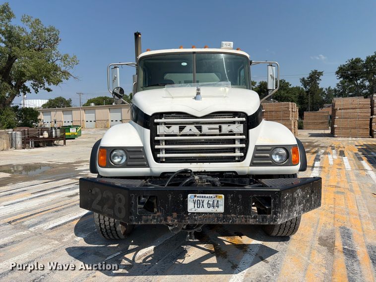 image for item DN6676 2006 Mack Granite CV713 ready mix truck