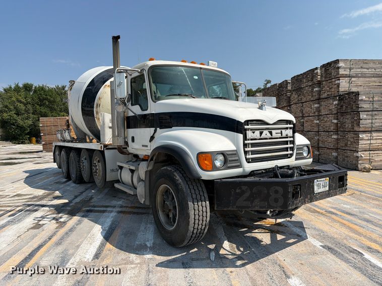 image for item DN6676 2006 Mack Granite CV713 ready mix truck