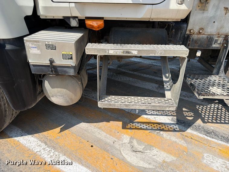 image for item DN6676 2006 Mack Granite CV713 ready mix truck