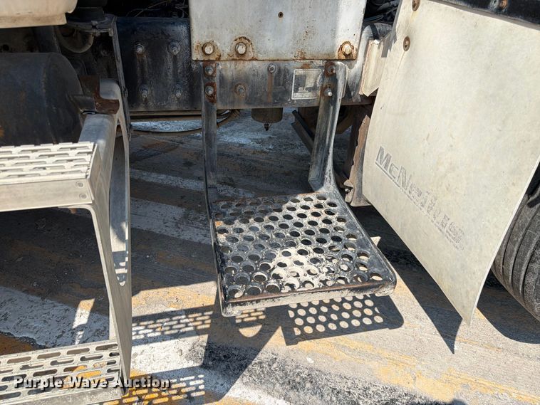 image for item DN6676 2006 Mack Granite CV713 ready mix truck