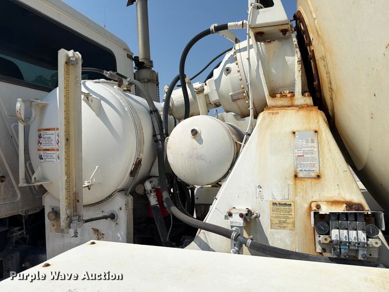 image for item DN6676 2006 Mack Granite CV713 ready mix truck