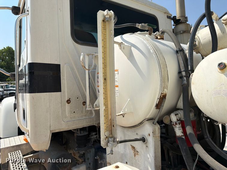 image for item DN6676 2006 Mack Granite CV713 ready mix truck