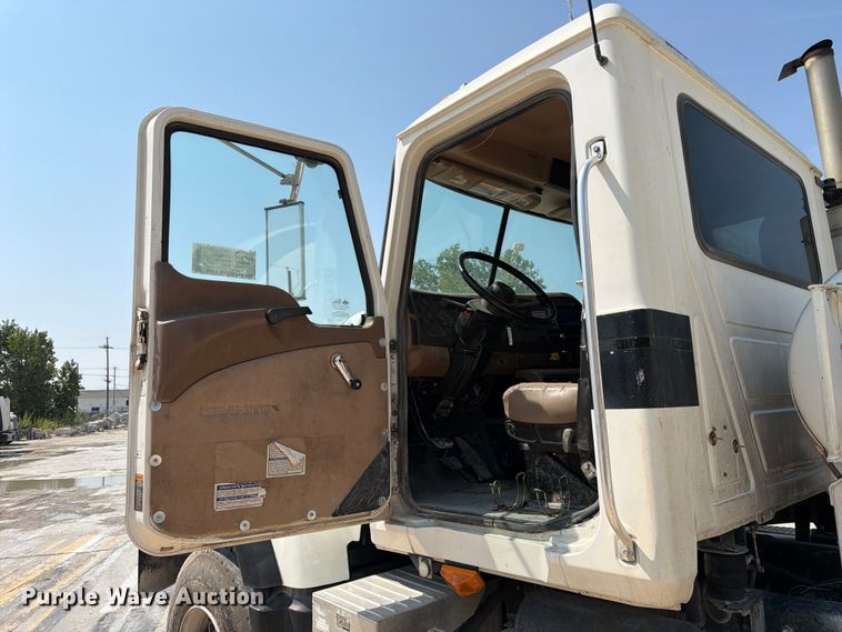 image for item DN6676 2006 Mack Granite CV713 ready mix truck