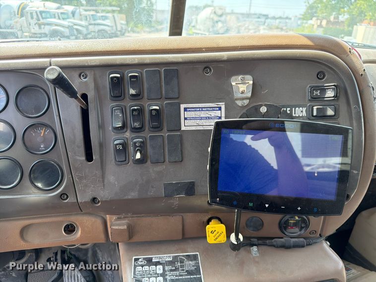 image for item DN6676 2006 Mack Granite CV713 ready mix truck