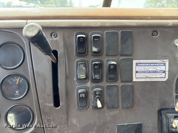 image for item DN6676 2006 Mack Granite CV713 ready mix truck