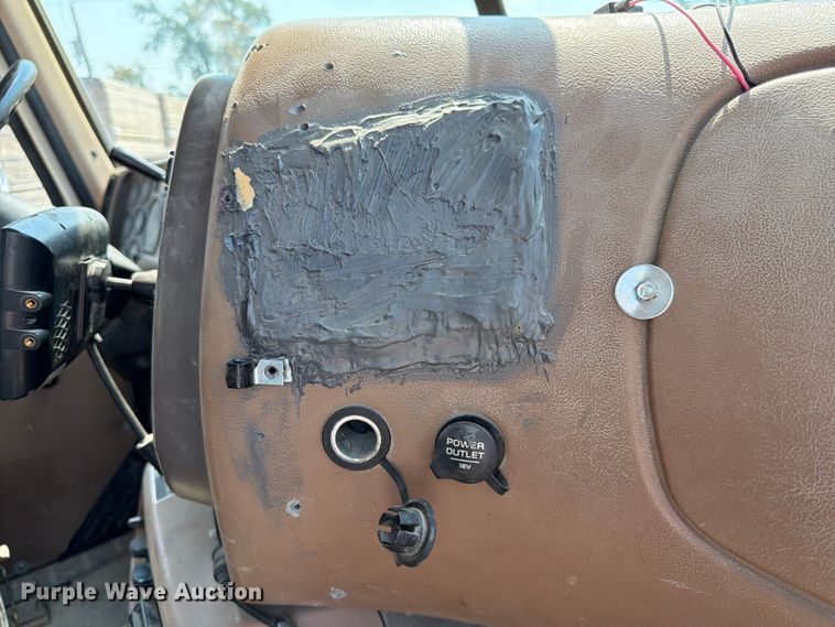 image for item DN6676 2006 Mack Granite CV713 ready mix truck