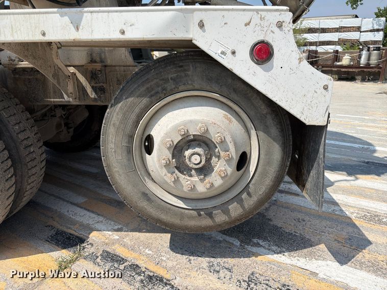 image for item DN6676 2006 Mack Granite CV713 ready mix truck