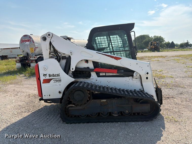 image for item DN6682 2019 Bobcat T740 tracked skid steer loader