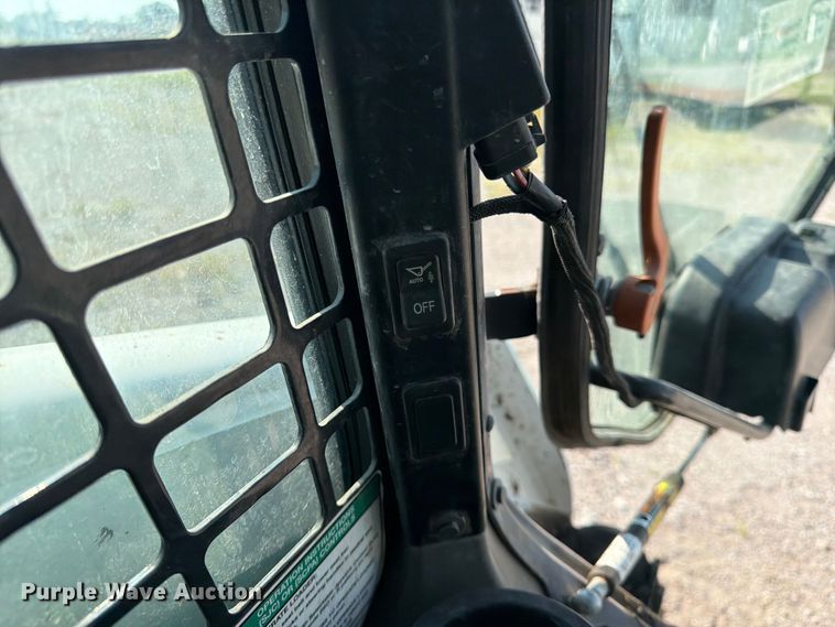 image for item DN6682 2019 Bobcat T740 tracked skid steer loader
