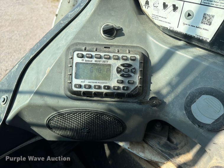 image for item DN6682 2019 Bobcat T740 tracked skid steer loader