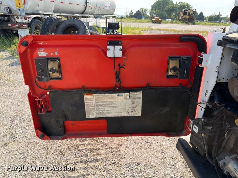 image for item DN6682 2019 Bobcat T740 tracked skid steer loader