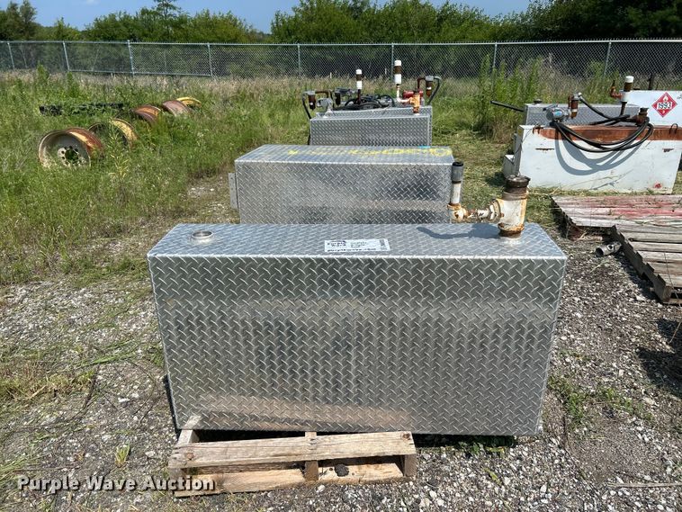 image for item DN6685 (5) fuel tanks