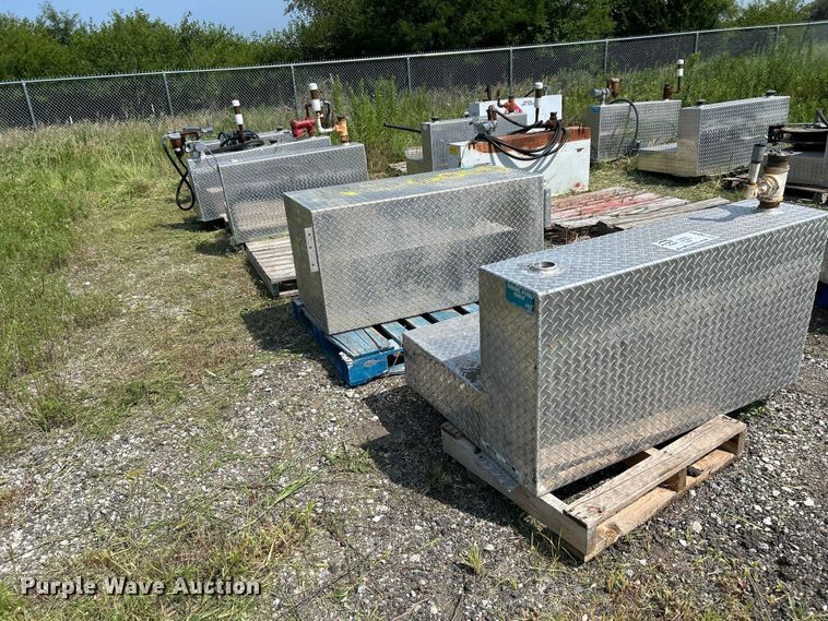 image for item DN6685 (5) fuel tanks