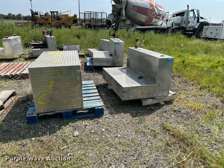 image for item DN6685 (5) fuel tanks