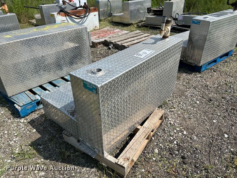 image for item DN6685 (5) fuel tanks