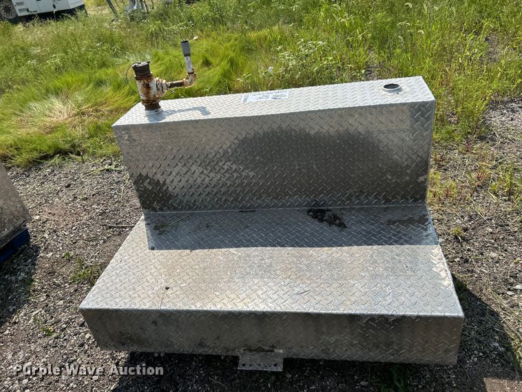 image for item DN6685 (5) fuel tanks