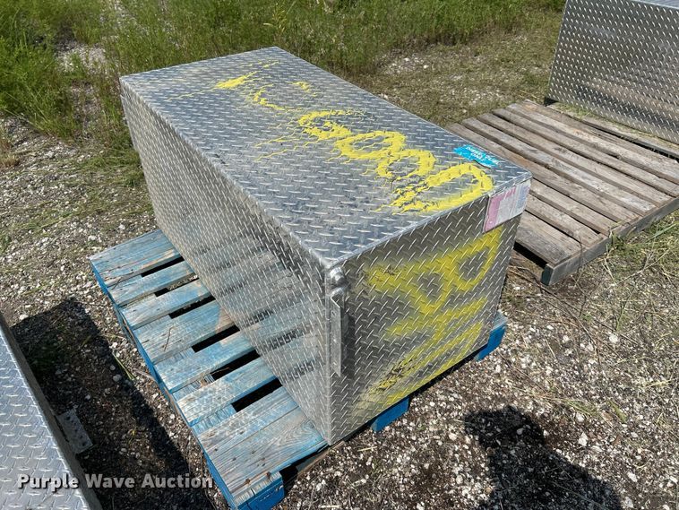 image for item DN6685 (5) fuel tanks