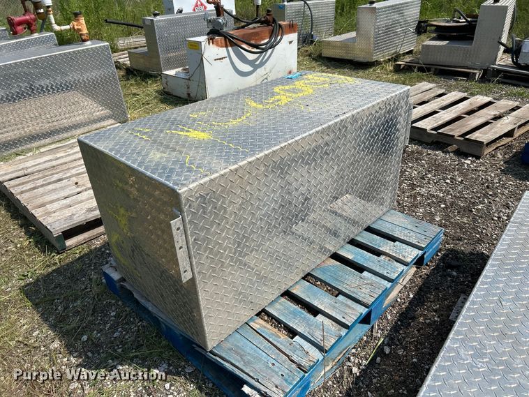 image for item DN6685 (5) fuel tanks