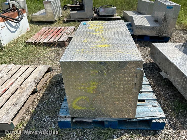image for item DN6685 (5) fuel tanks