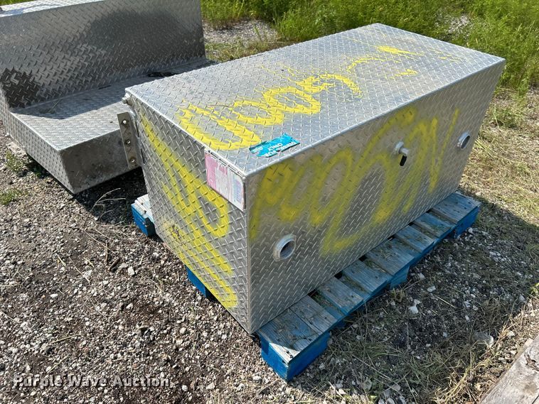 image for item DN6685 (5) fuel tanks