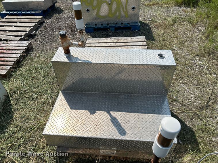 image for item DN6685 (5) fuel tanks