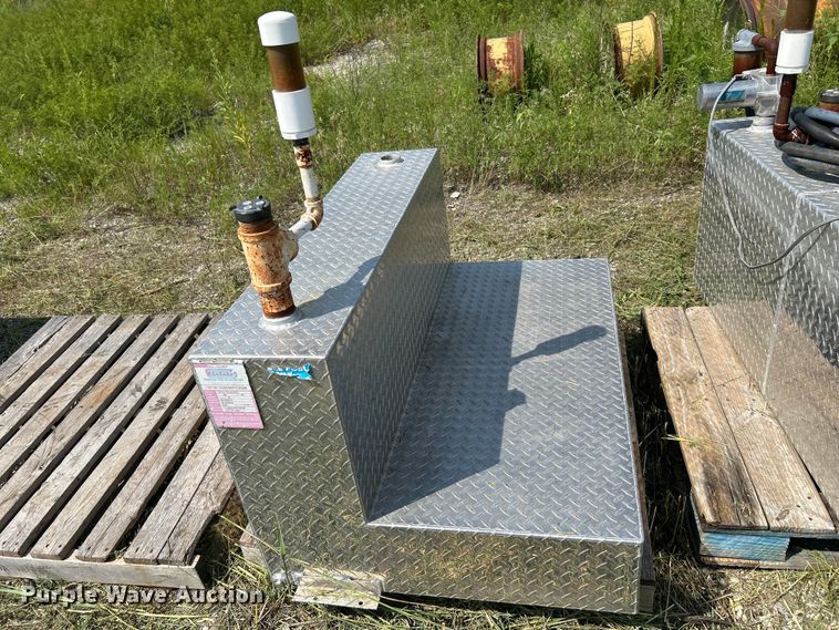 image for item DN6685 (5) fuel tanks