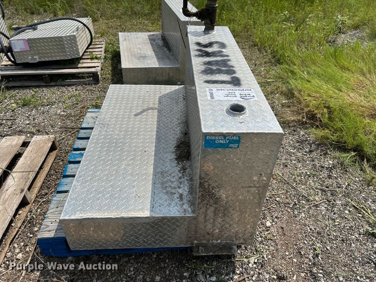 image for item DN6686 (3) fuel tanks