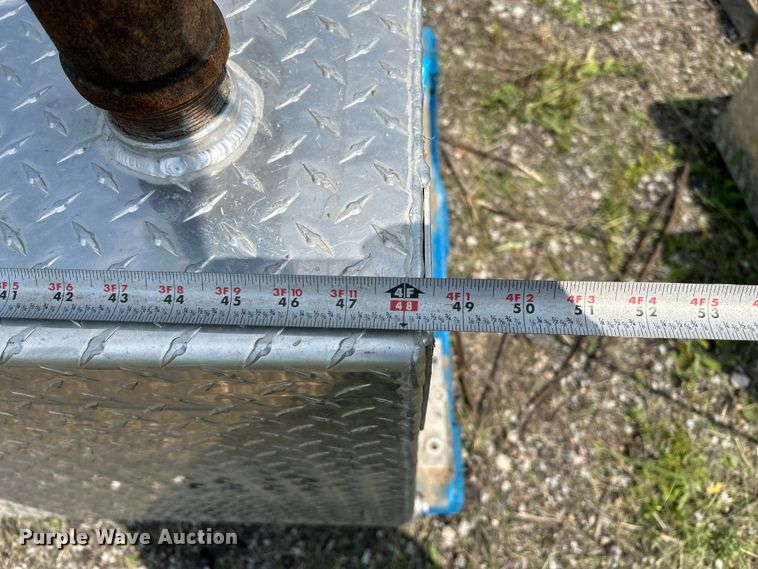 image for item DN6686 (3) fuel tanks