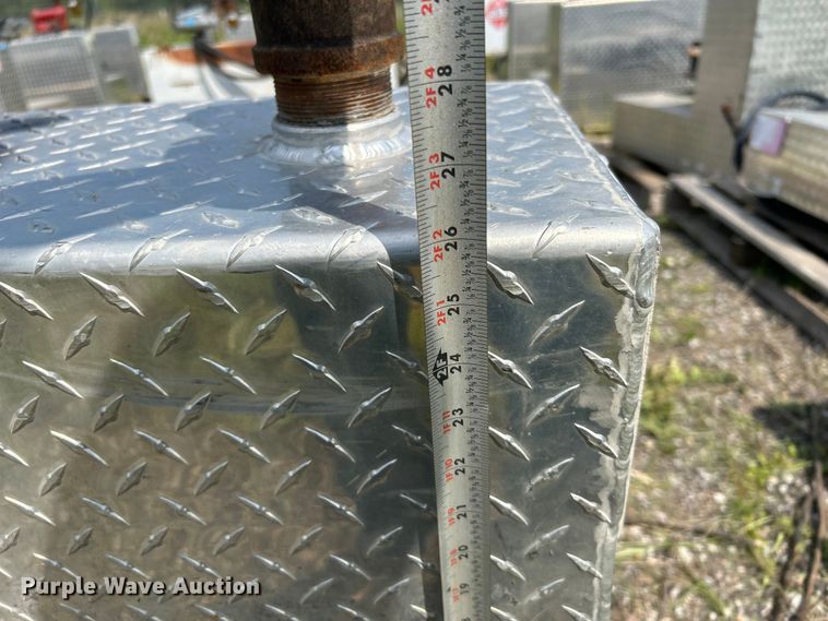 image for item DN6686 (3) fuel tanks