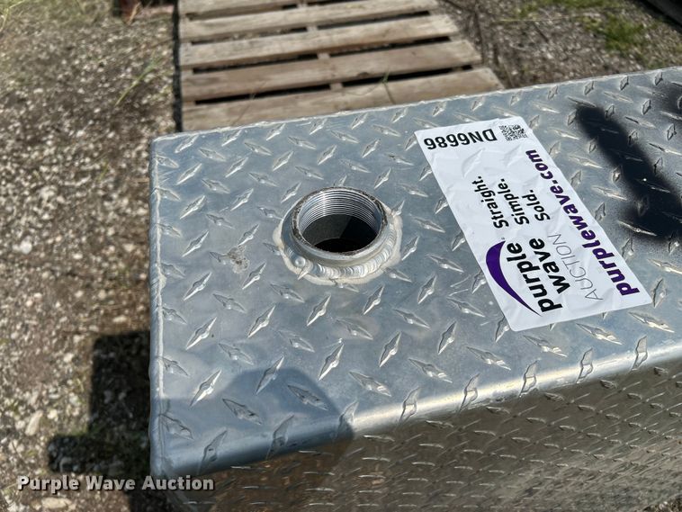 image for item DN6686 (3) fuel tanks