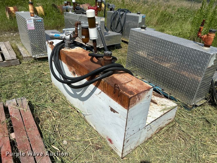 image for item DN6686 (3) fuel tanks