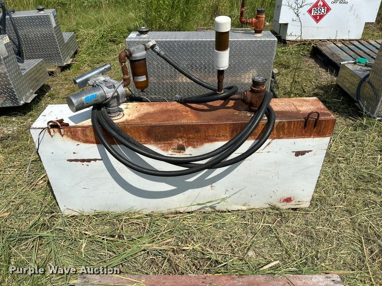image for item DN6686 (3) fuel tanks