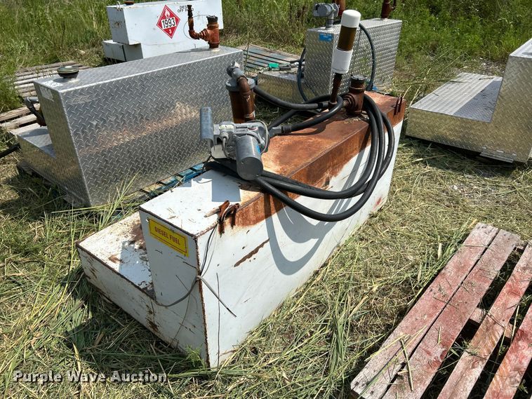 image for item DN6686 (3) fuel tanks