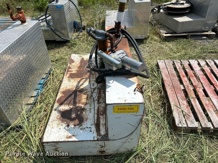 image for item DN6686 (3) fuel tanks