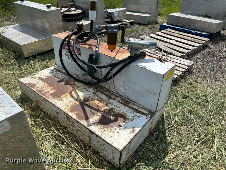 image for item DN6686 (3) fuel tanks