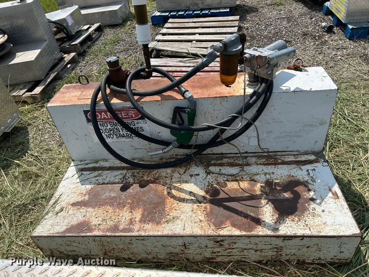 image for item DN6686 (3) fuel tanks