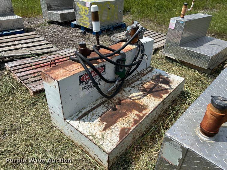 image for item DN6686 (3) fuel tanks