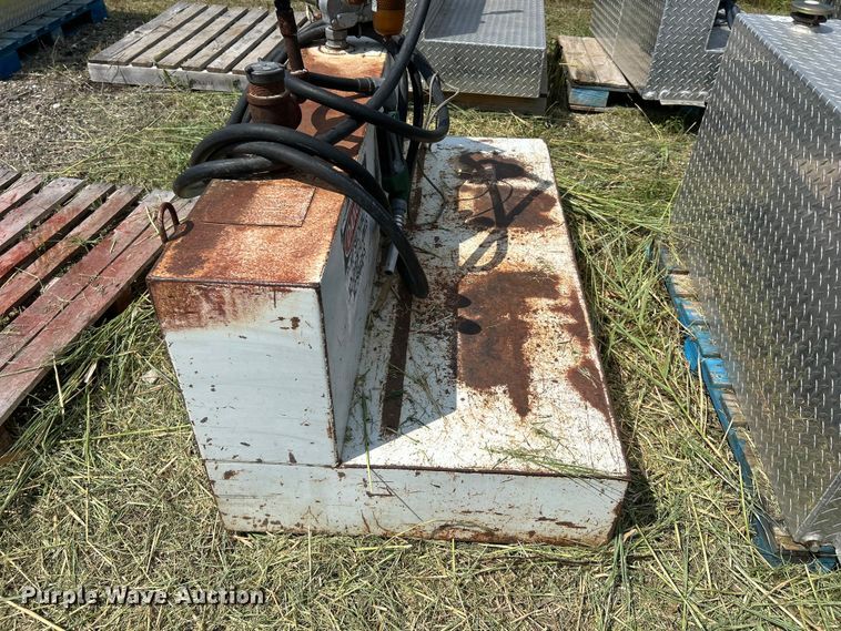 image for item DN6686 (3) fuel tanks