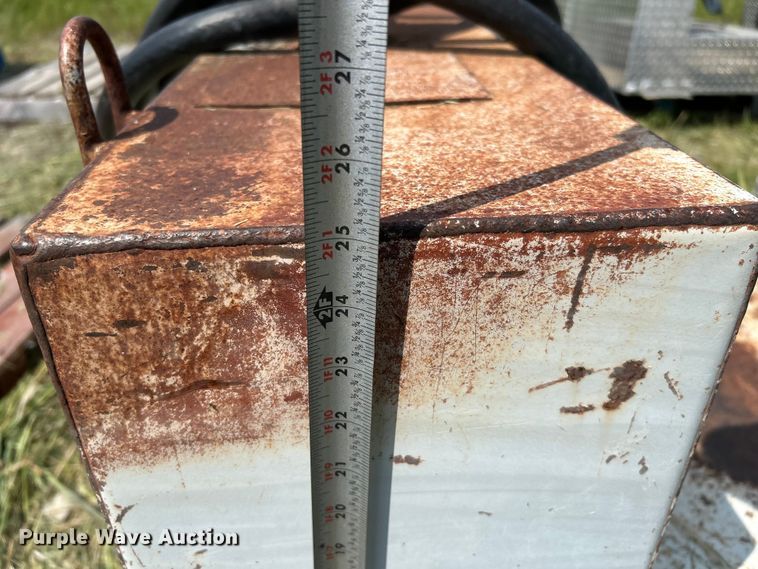 image for item DN6686 (3) fuel tanks