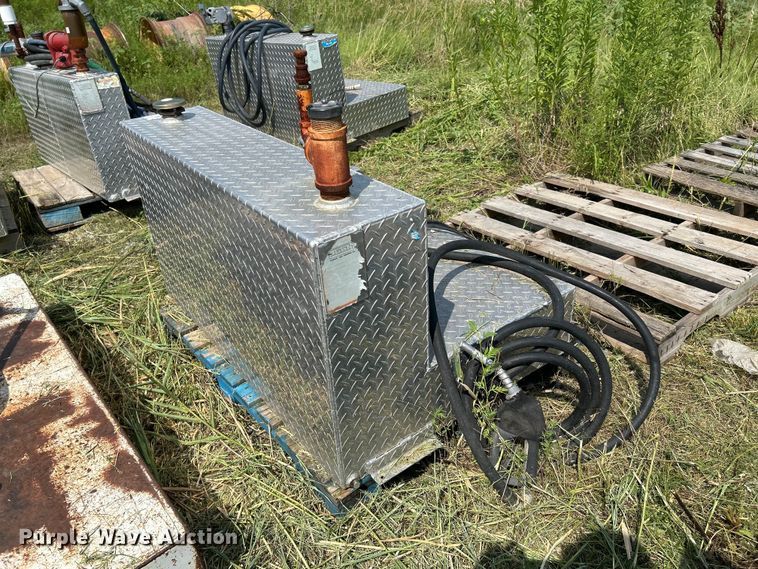 image for item DN6686 (3) fuel tanks