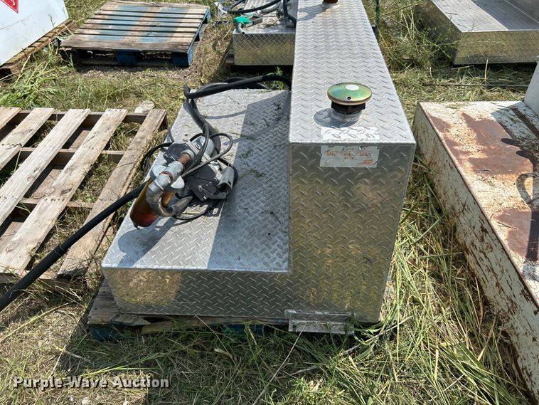 image for item DN6686 (3) fuel tanks