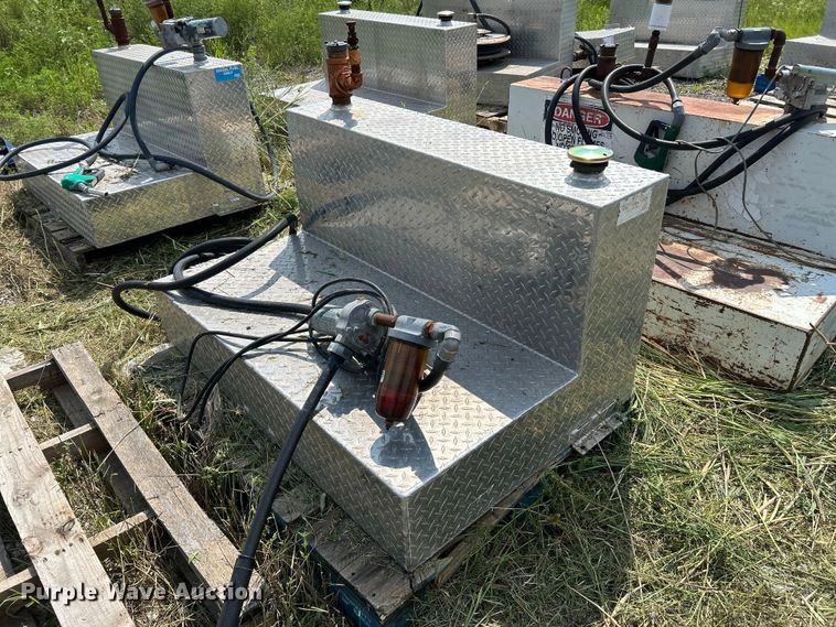 image for item DN6686 (3) fuel tanks