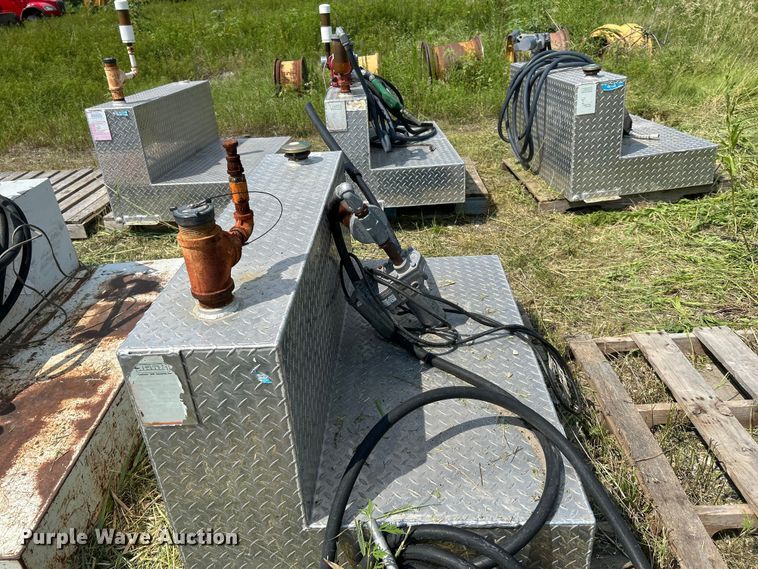 image for item DN6686 (3) fuel tanks