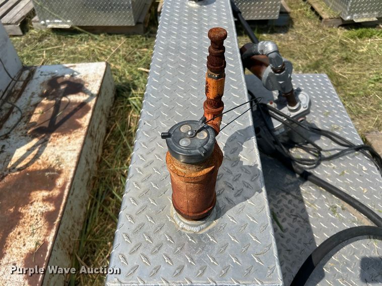 image for item DN6686 (3) fuel tanks