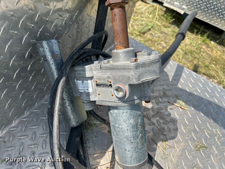 image for item DN6686 (3) fuel tanks