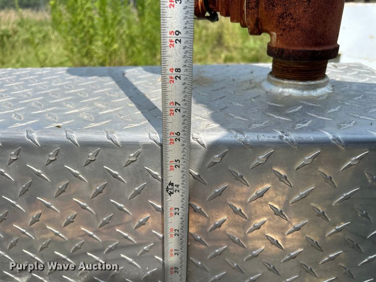 image for item DN6686 (3) fuel tanks