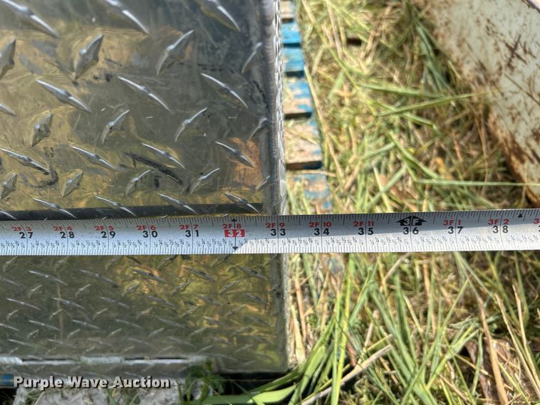 image for item DN6686 (3) fuel tanks