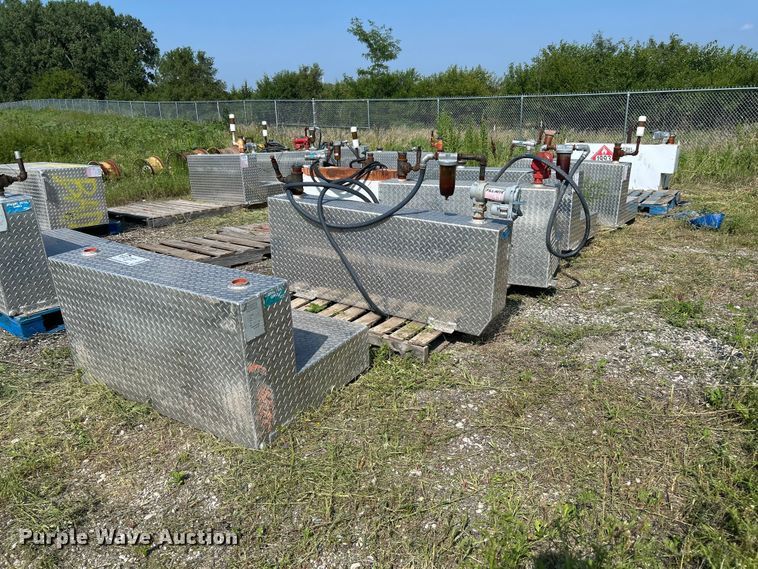 (6) auxiliary fuel tanks