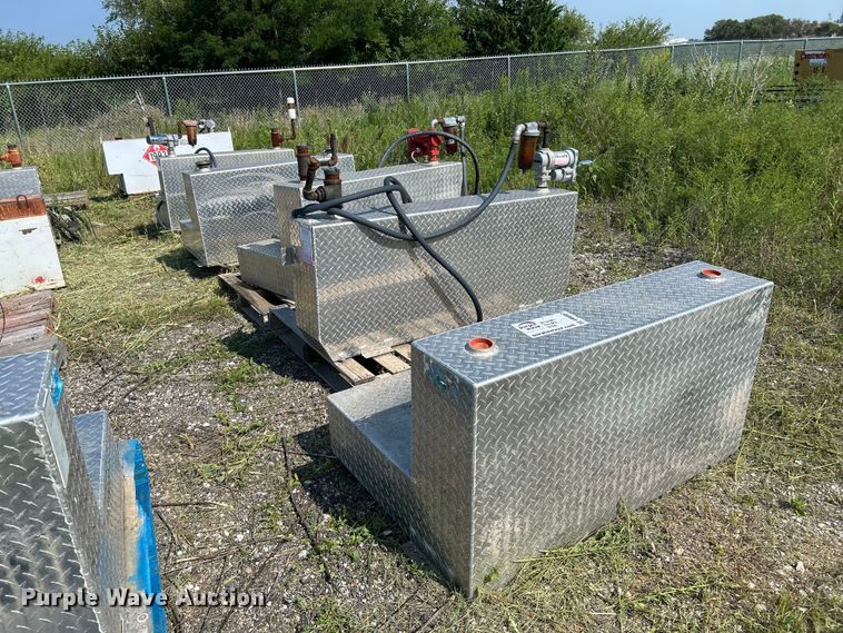 image for item DN6687 (6) auxiliary fuel tanks