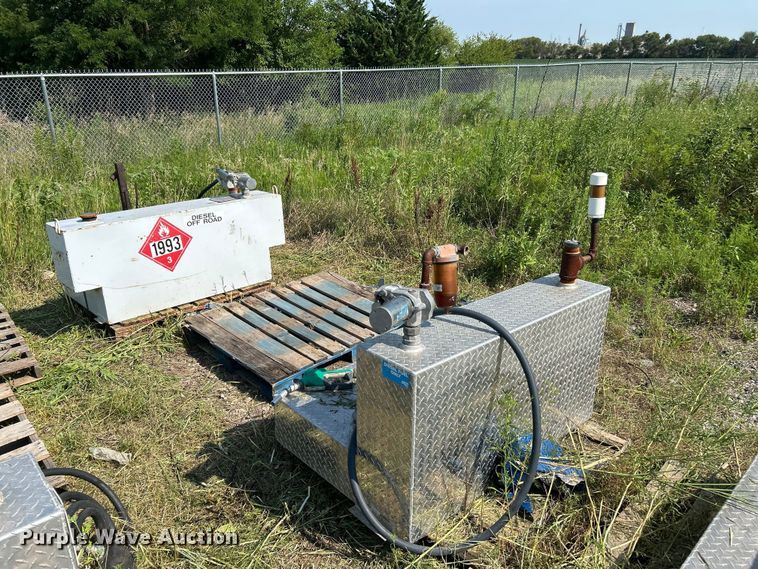 image for item DN6687 (6) auxiliary fuel tanks